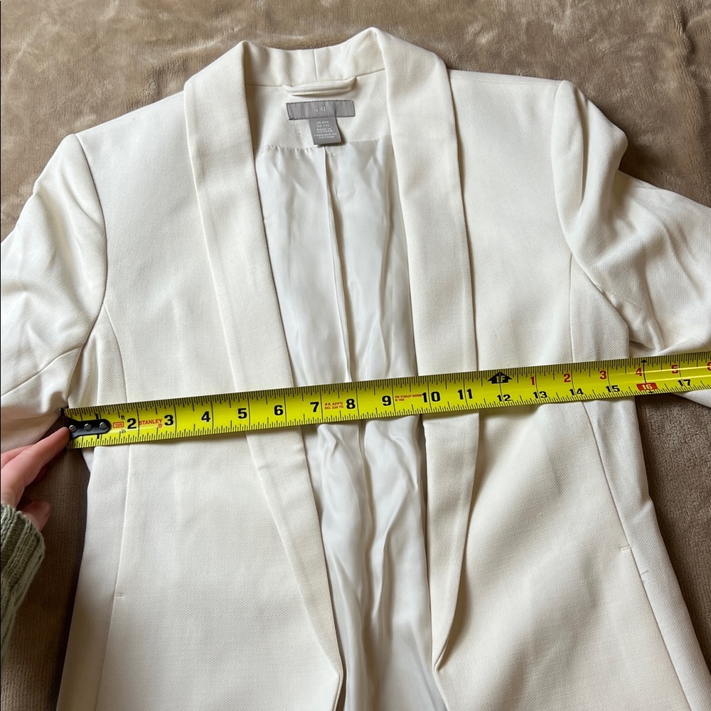 H&M Classic Fitted White Collared Open Blazer with Ruched Sleeves - Size XXS - Picture 9 of 11